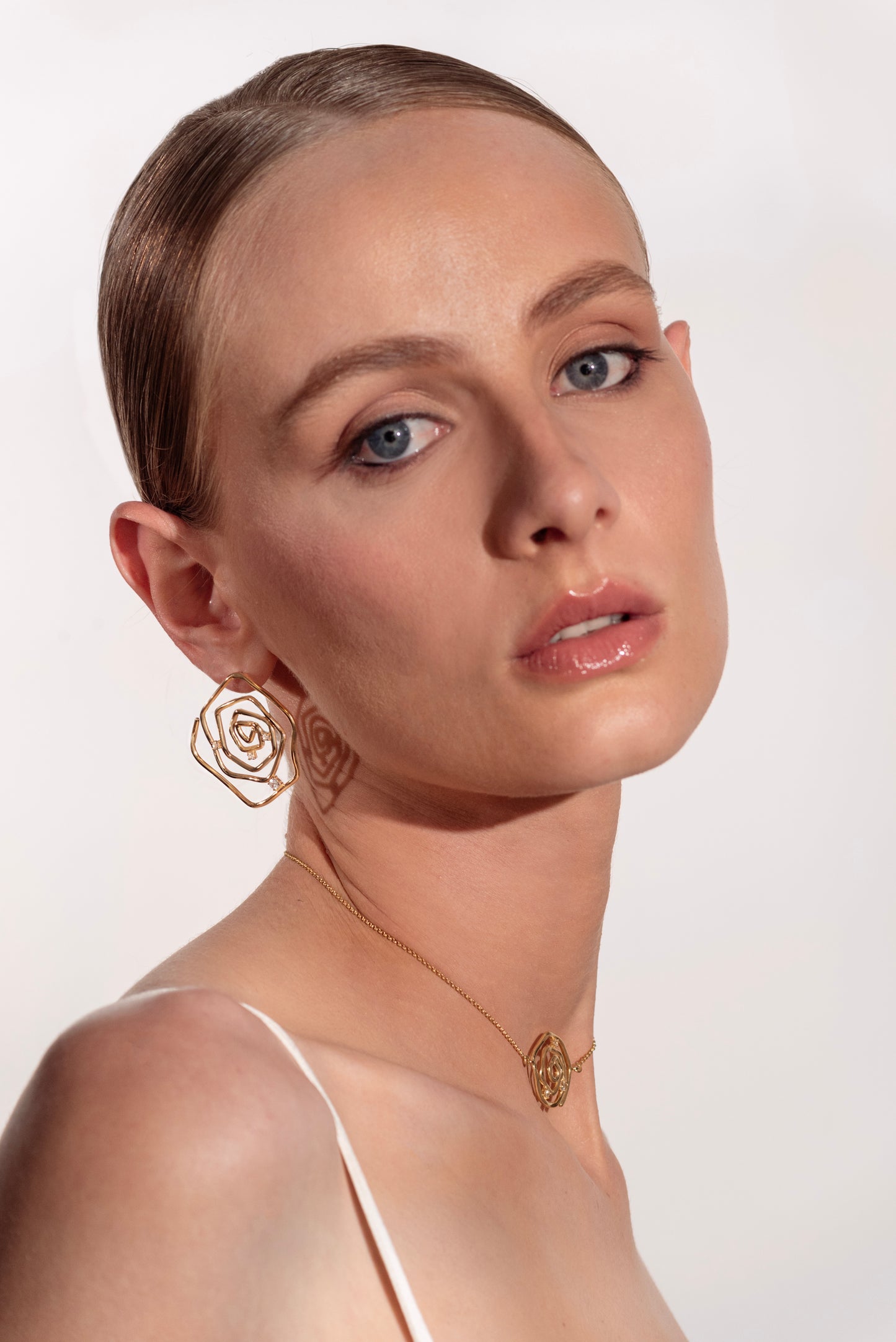 Brinco Rosa Efêmera Amarelo